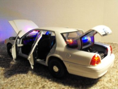   18 Undercover White Ford Crown Vic Lights Custom Police Car FCV  